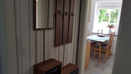 Flur mit Blick in die K&uuml;che